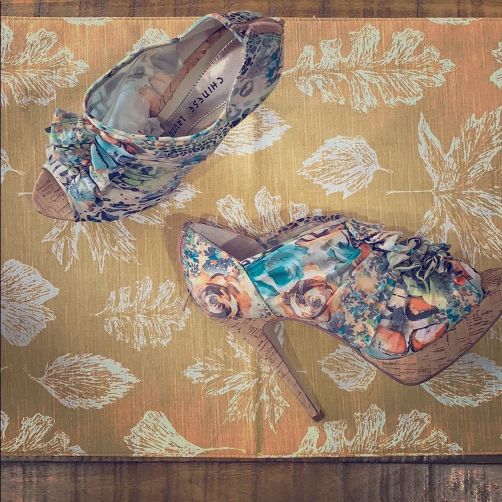 Chinese Laundry Heart Throb pumps. Size 8